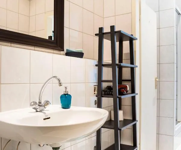 Big Aprtment In Berlin-friedrichshain ברלין